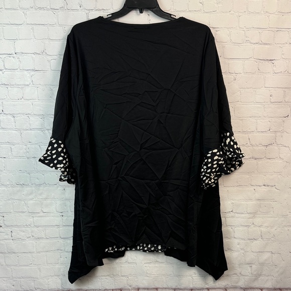 BloomChic Black Zipper Detail Blouse with White Patterned Accents Plus Size 6X - Picture 7 of 7